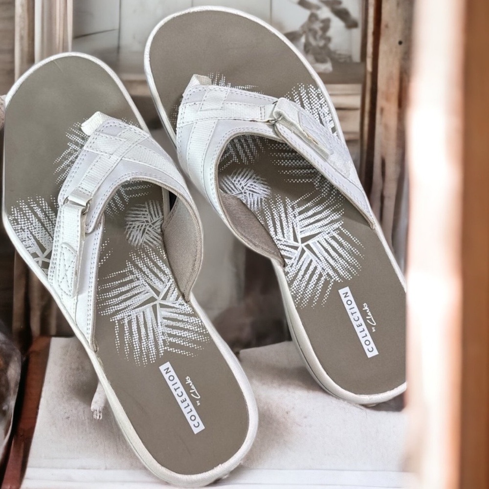 Clarks Women's Shoe Flip Flops White Size 5.5 Non Slip Comfort Slip On Casual